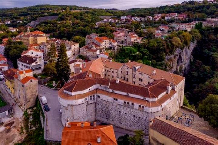 Escorts Pazin, Croatia — Local Companions
