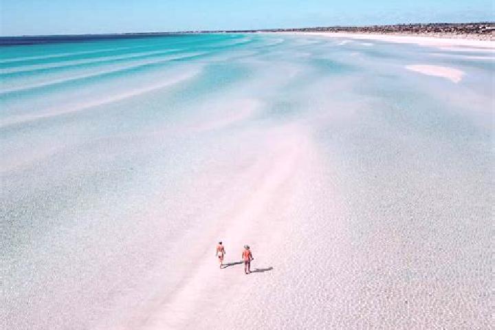 Escorts Pearl Beach, Australia — Local Companions