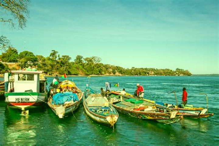 Escorts Pefine, Guinea-Bissau — Local Companions