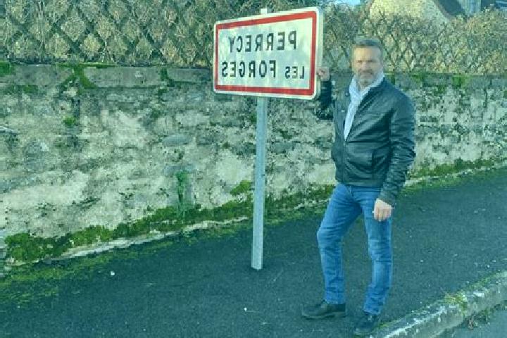 Escorts Perrecy-les-Forges, France — Local Companions