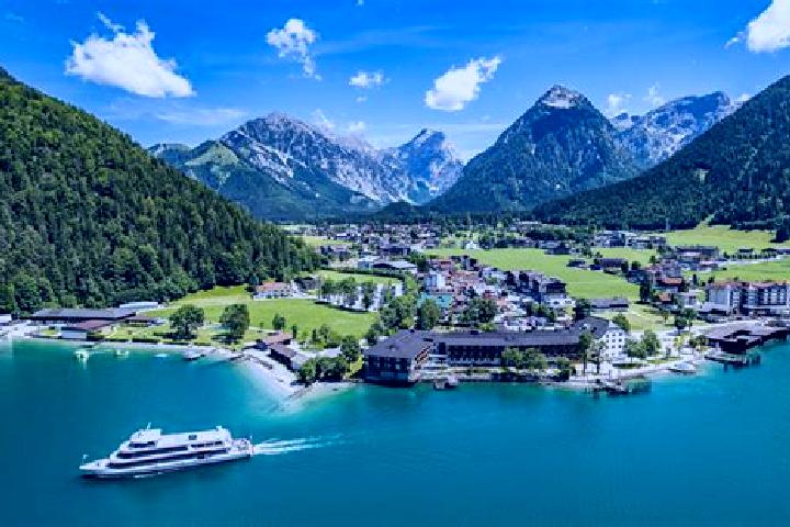Escorts Pertisau, Austria — Local Companions