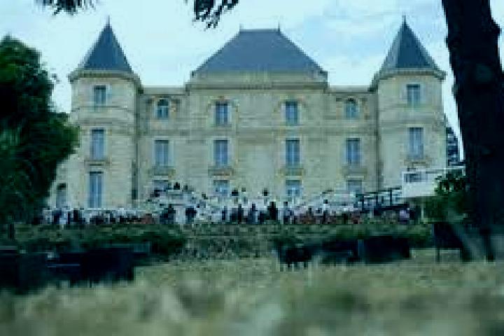 Escorts Peujard, France — Local Companions