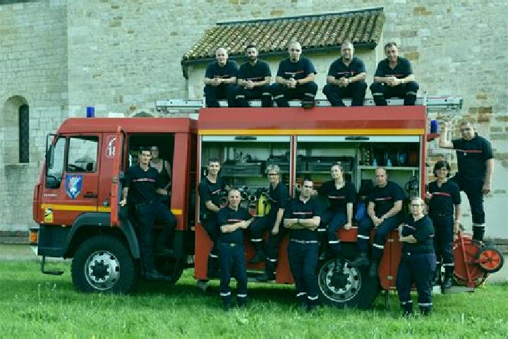 Escorts Peyrelevade, France — Local Companions
