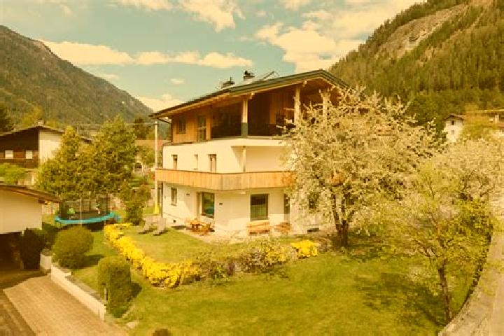 Escorts Pfunds, Austria — Local Companions