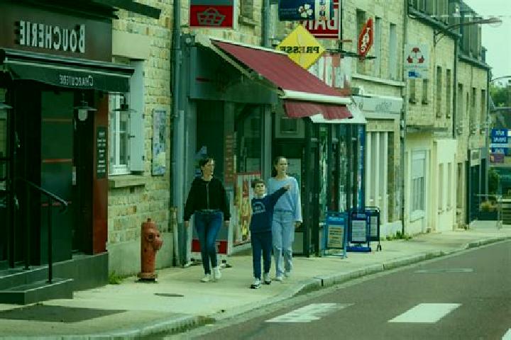 Escorts Picauville, France — Local Companions