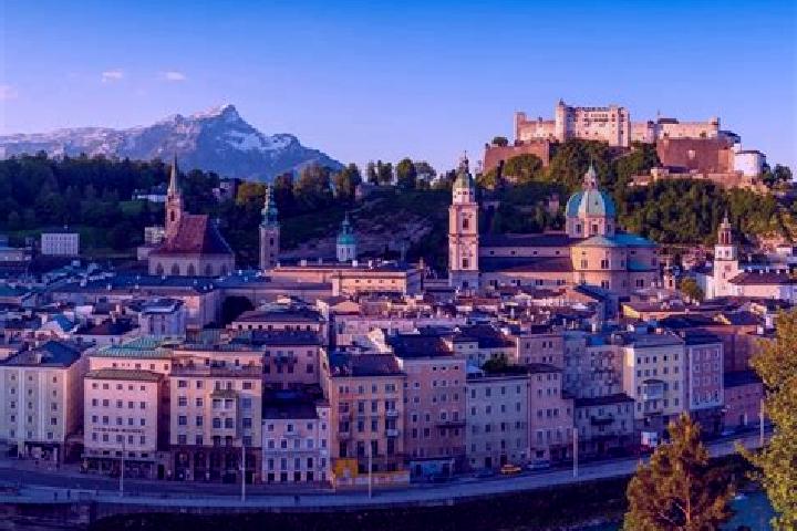 Escorts Pillichsdorf, Austria — Local Companions