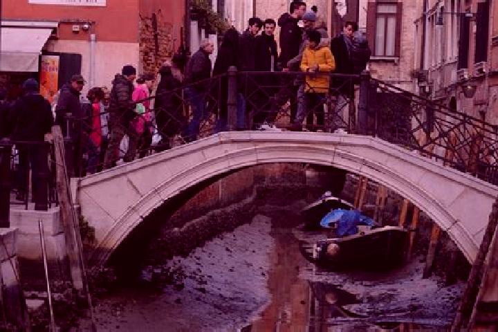 Escorts Pizzoni, Italy — Local Companions