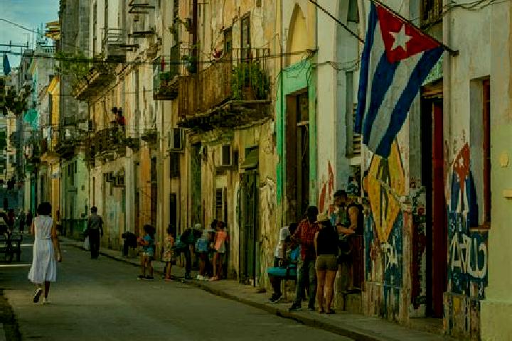 Escorts Placetas, Cuba — Local Companions