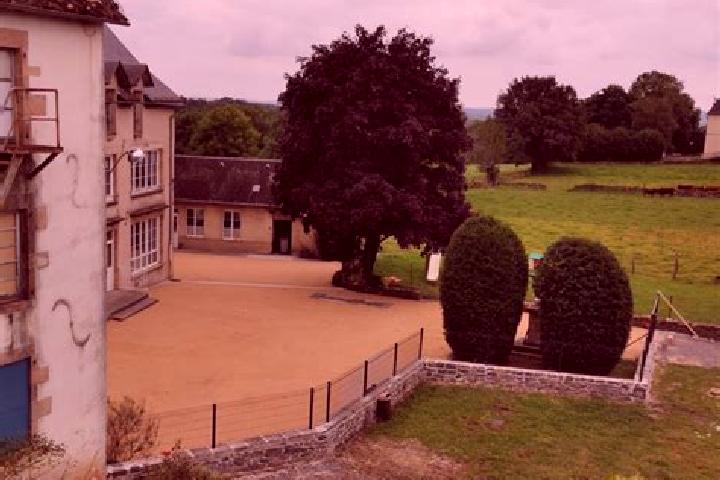Escorts Pleaux, France — Local Companions