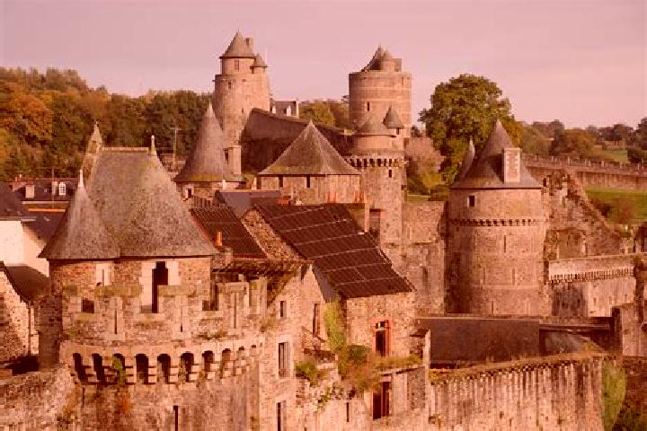 Escorts Pleine-Fougeres, France — Local Companions