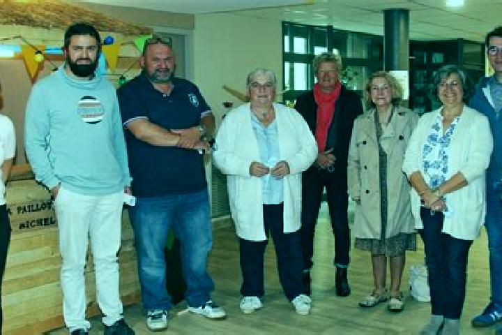Escorts Plougourvest, France — Local Companions