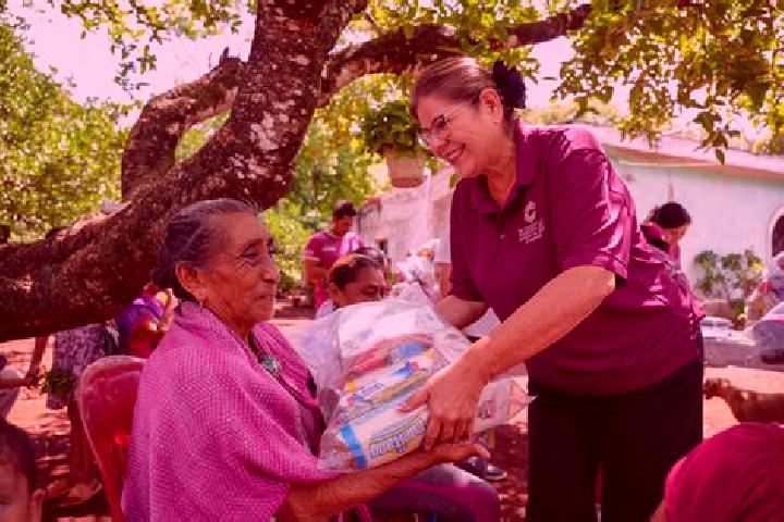 Escorts Pocyaxum, Mexico — Local Companions