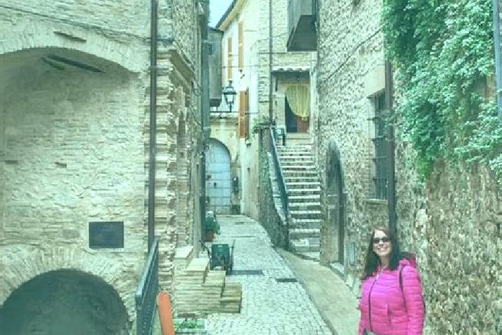 Escorts Poggio Mirteto Scalo, Italy — Local Companions