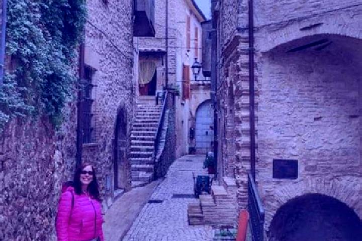Escorts Poggio San Vicino, Italy — Local Companions