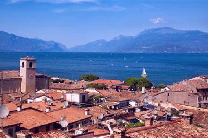 Escorts Polpenazze del Garda, Italy — Local Companions