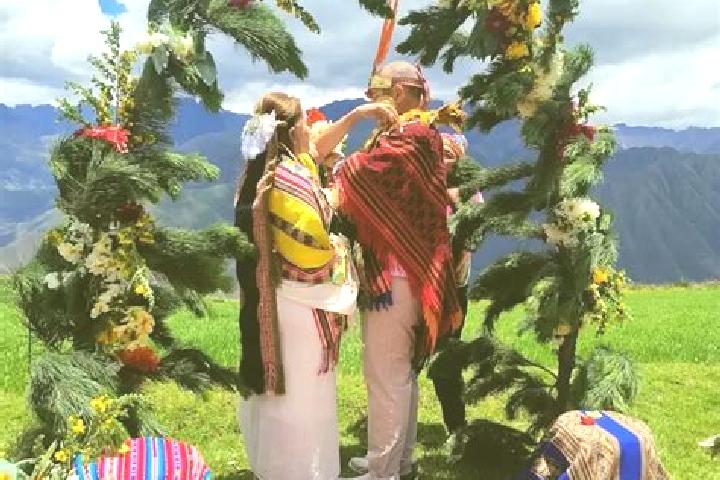Escorts Pomata, Peru — Local Companions