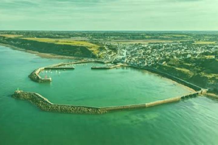 Escorts Port-en-Bessin-Huppain, France — Local Companions