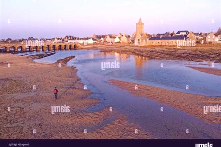 Escorts Portbail, France — Local Companions