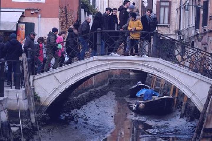Escorts Pozzillo, Italy — Local Companions