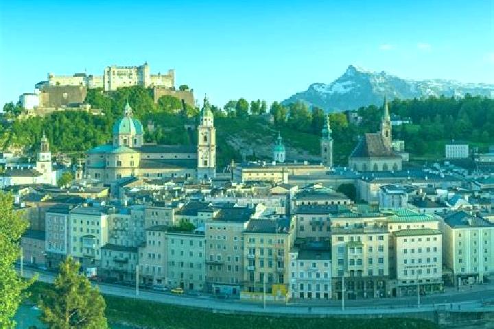 Escorts Prambachkirchen, Austria — Local Companions