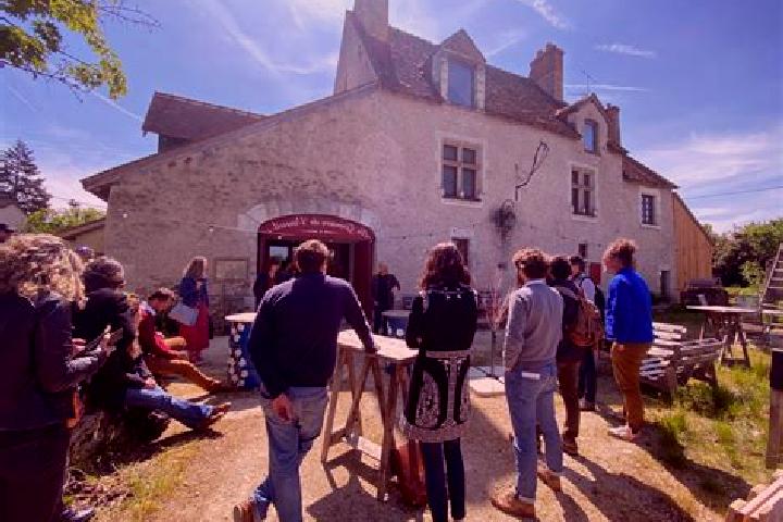 Escorts Prunay, France — Local Companions