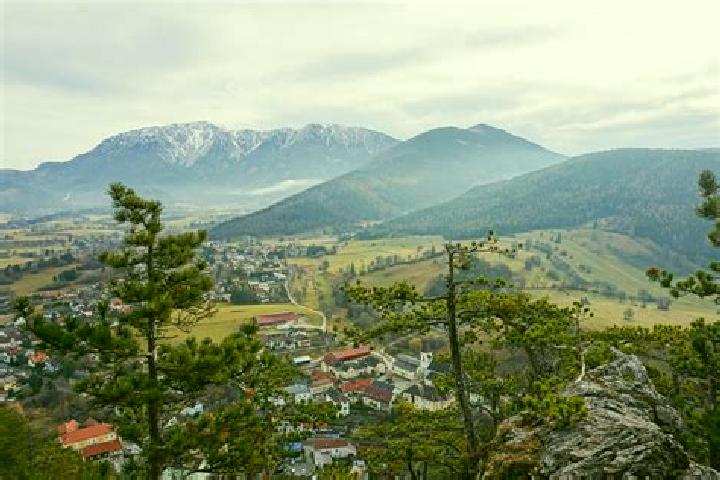 Escorts Puchberg am Schneeberg, Austria — Local Companions