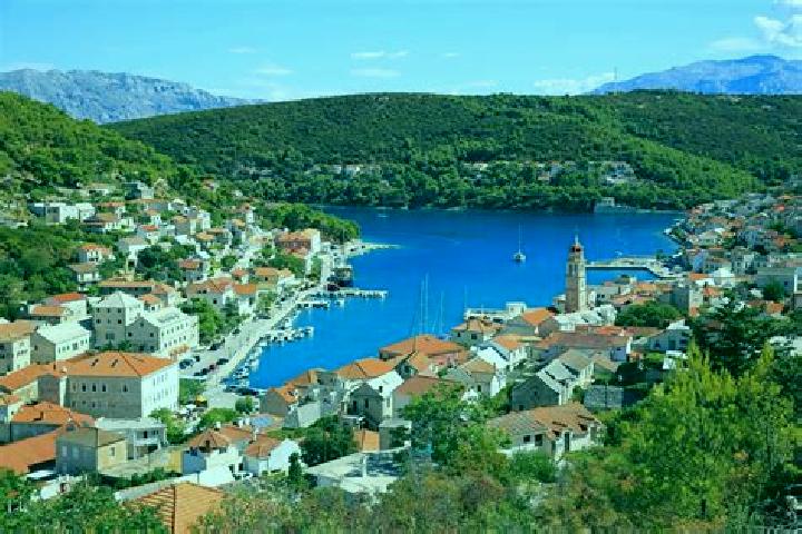 Escorts Pucisca, Croatia — Local Companions