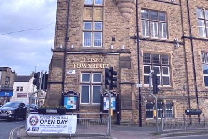 Escorts Pudsey, United Kingdom — Local Companions