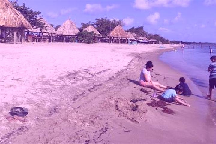 Escorts Puerto Castilla, Honduras — Local Companions