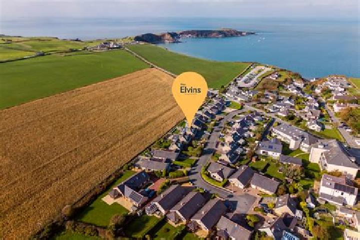 Escorts Pwllheli, United Kingdom — Local Companions