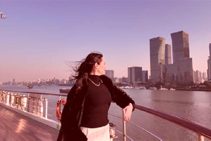 Escorts Qiantan, China — Local Companions