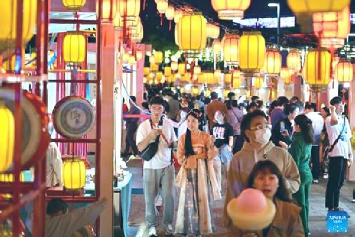 Escorts Qinghua, China — Local Companions