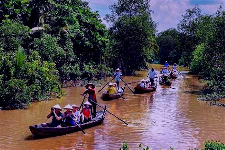 Escorts Quang Ha, Vietnam — Local Companions