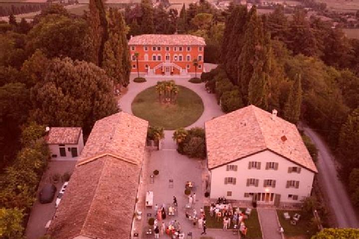 Escorts Quattro Castella, Italy — Local Companions