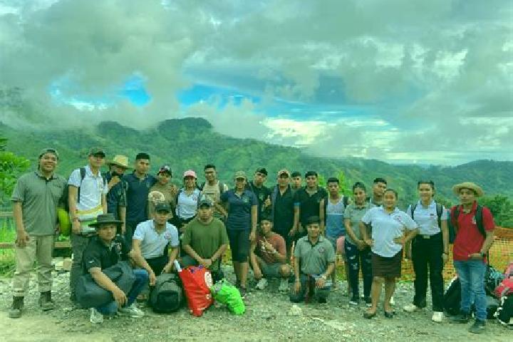 Escorts Quebrada de Piedra, Panama — Local Companions