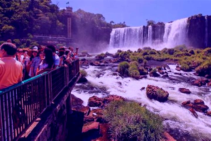 Escorts Quedas do Iguacu, Brazil — Local Companions