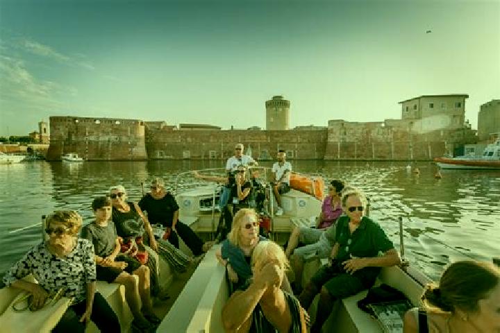 Escorts Quercianella, Italy — Local Companions