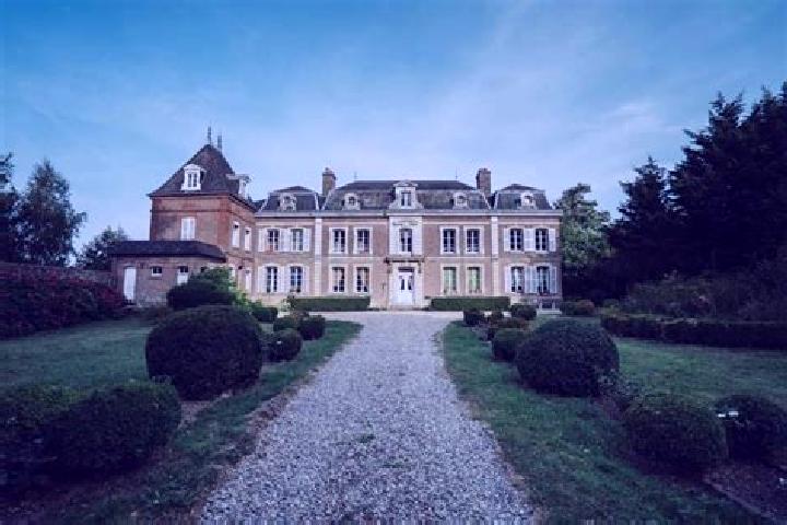 Escorts Quesnoy-le-Montant, France — Local Companions