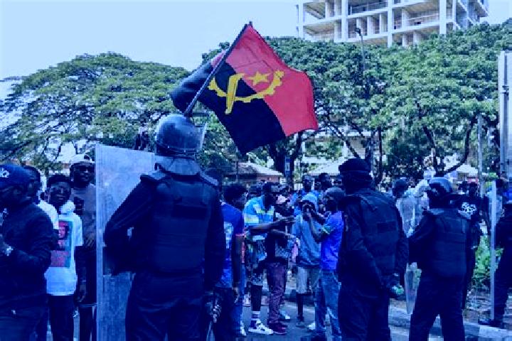 Escorts Quiangombe, Angola — Local Companions