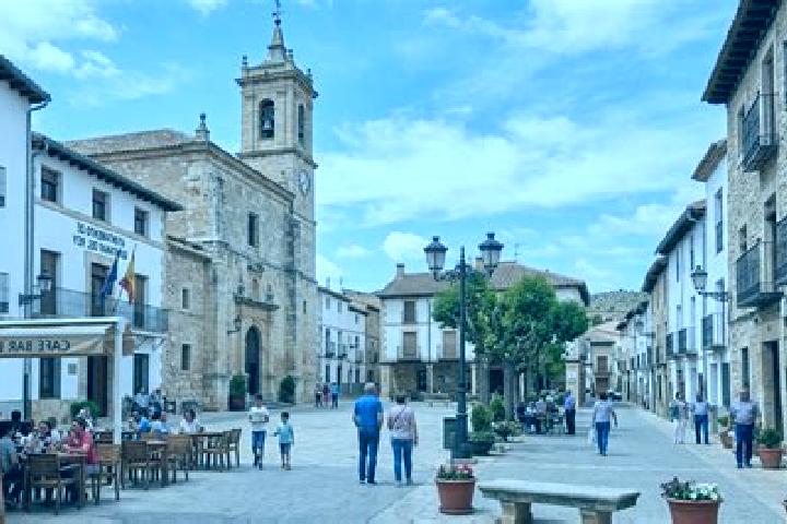 Escorts Quintanar del Rey, Spain — Local Companions