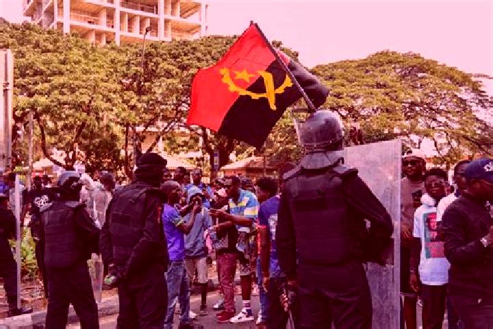 Escorts Quixico, Angola — Local Companions