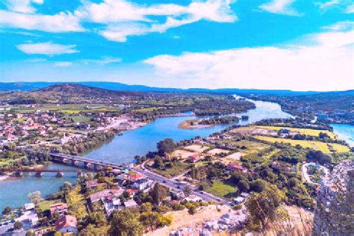 Escorts Qukes-Shkumbin, Albania — Local Companions