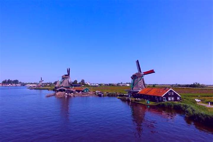 Escorts Raam, Netherlands — Local Companions