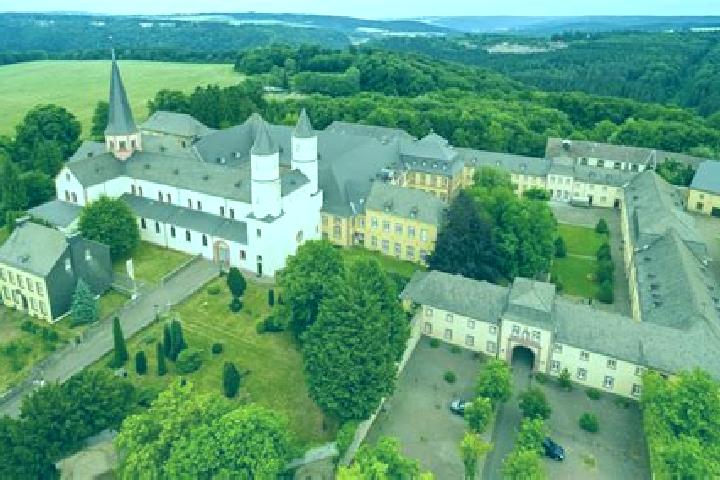 Escorts Raben Steinfeld, Germany — Local Companions