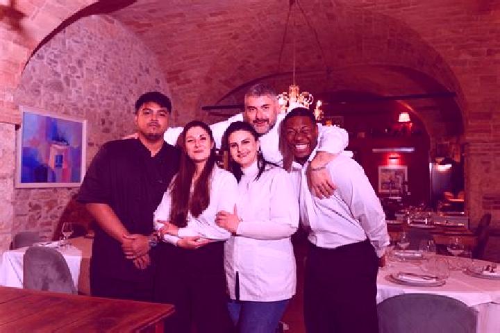 Escorts Rapagnano, Italy — Local Companions