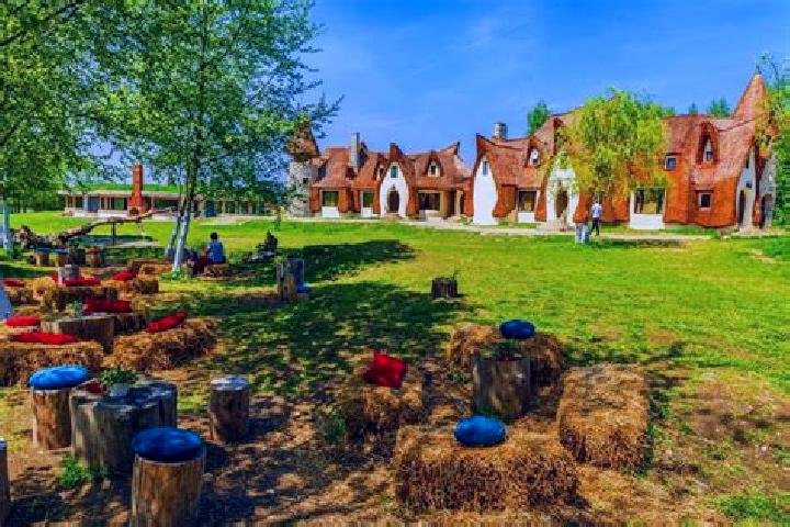 Escorts Rau Alb de Jos, Romania — Local Companions
