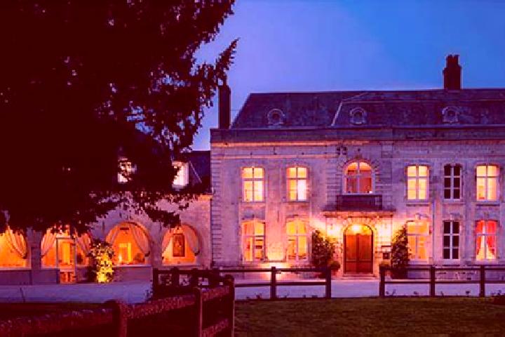 Escorts Recques-sur-Hem, France — Local Companions