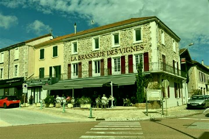 Escorts Renaison, France — Local Companions
