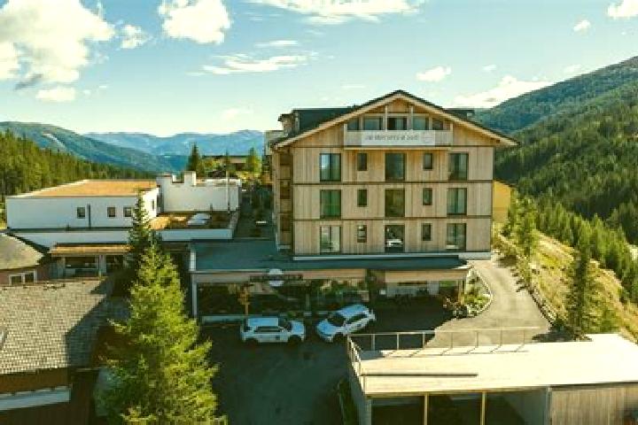 Escorts Rennweg am Katschberg, Austria — Local Companions