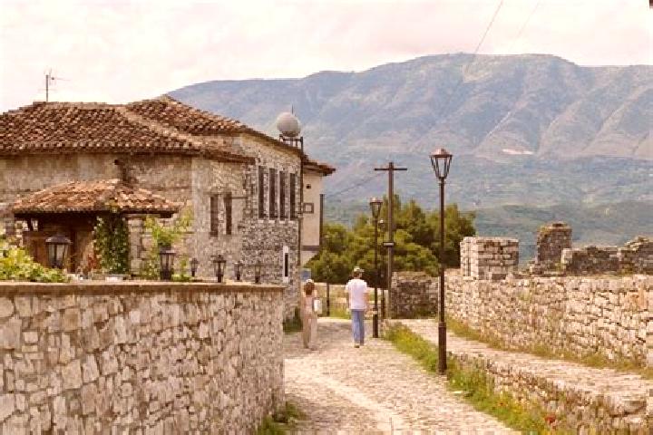 Escorts Rerez, Albania — Local Companions